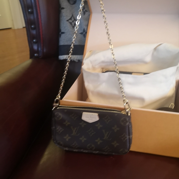 Authentic Louis Vuitton Multi Pochette Accessories - Picture 8 of 16